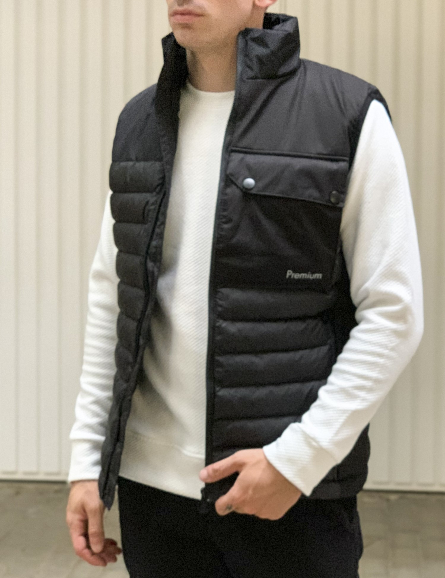 Ανδρικό μαύρο καπιτονέ αμάνικο μπουφάν ADK59160 φωτογραφία